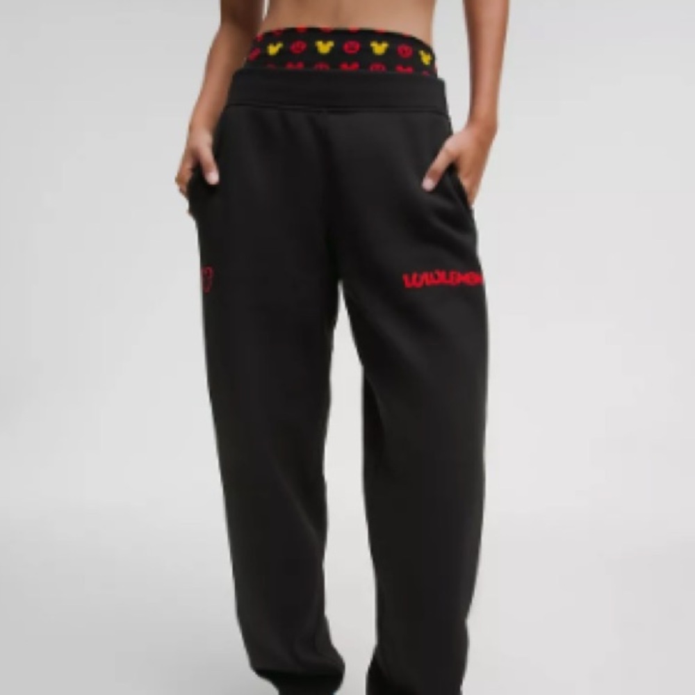 NWT Disney x lululemon Heavyweight Fleece Sweatpant in Black Size XSmall